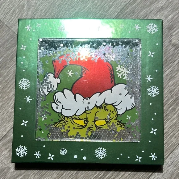 The Grinch 5 item Eyeshadow Palette Blush Highlighter Lip Oils Set Brush Set - Picture 5 of 14